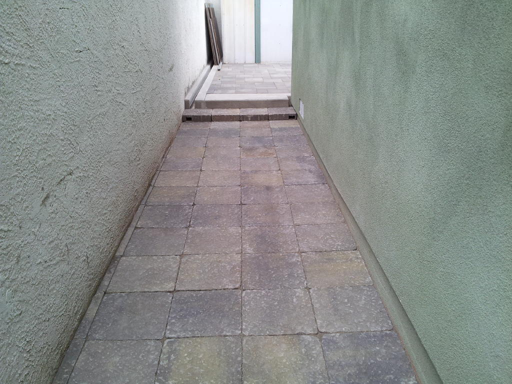 pavers walkway on side of house 4