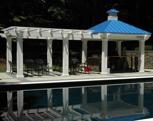 Outdoor%20Kitchen%20with%20Dining%20Room